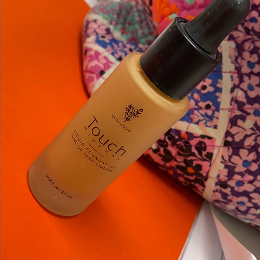 Younique liquid foundation 🧖‍♀️💄
